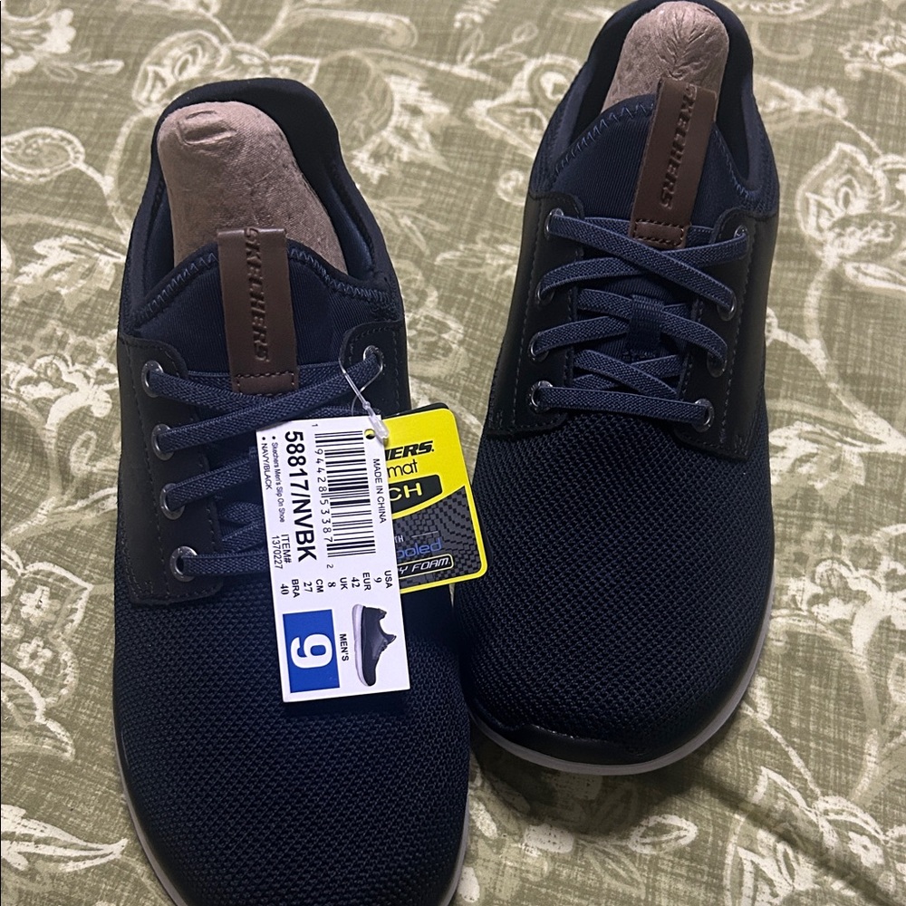 Skechers Men's Navy/Black Shoes  Size 9